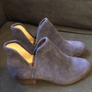 Brand New Dark Blue Lucky Brand Booties Sz 7W